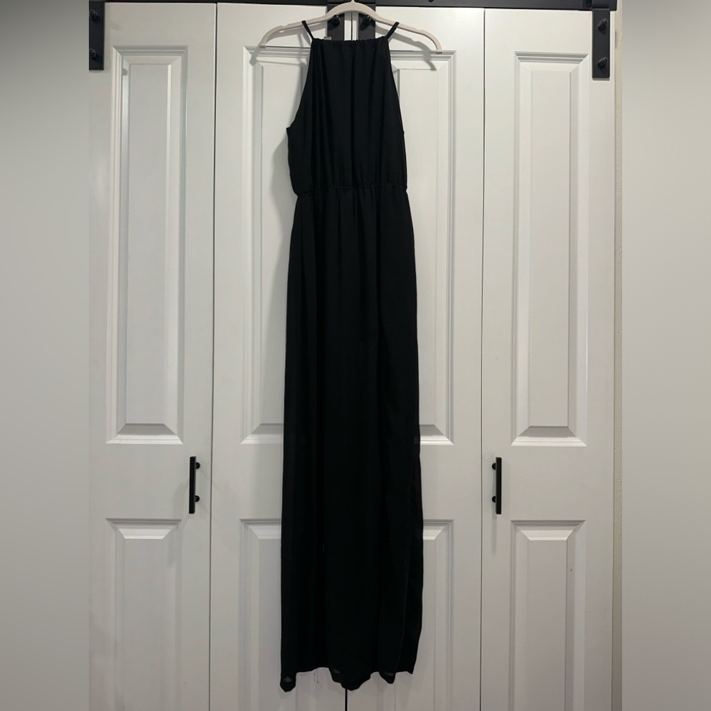 The Hanger women’s black dress